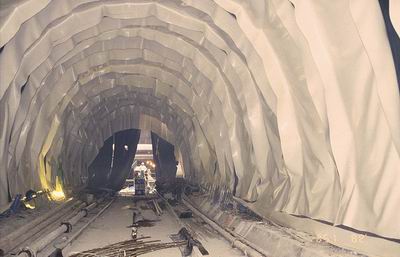 Waterproofing installation at WMATA Section F6-b Tunnel.