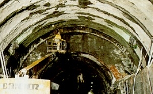 Erecting Pantex lattice girders as the existing tunnel section is enlarged.