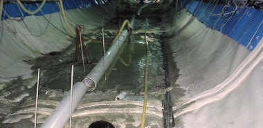 Waterproofing and drainage pipe at invert 